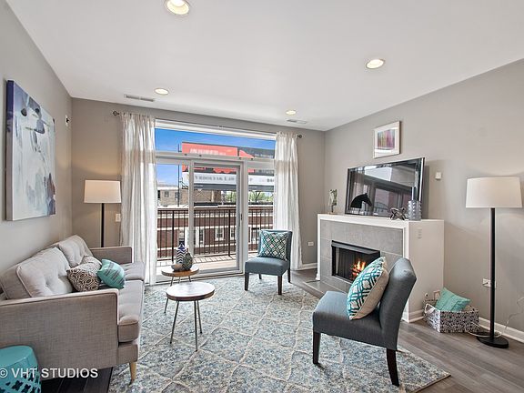 2nd image of 2472 W Foster Ave APT 307
