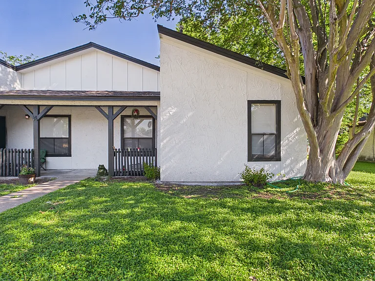 1515 Pine Ridge Dr — Photo 1