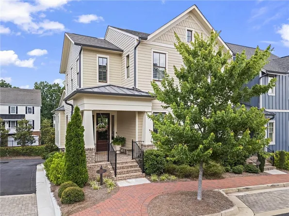 205 Maplewood Dr, Roswell, GA 30075