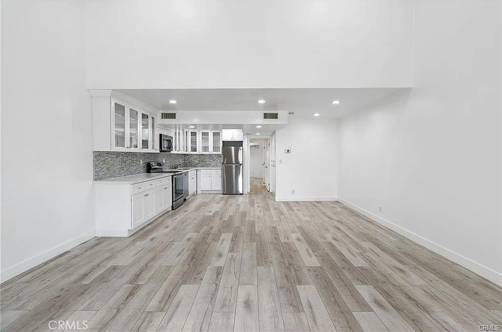 2 bed, 1011 sqft, $3,800 — Photo 4