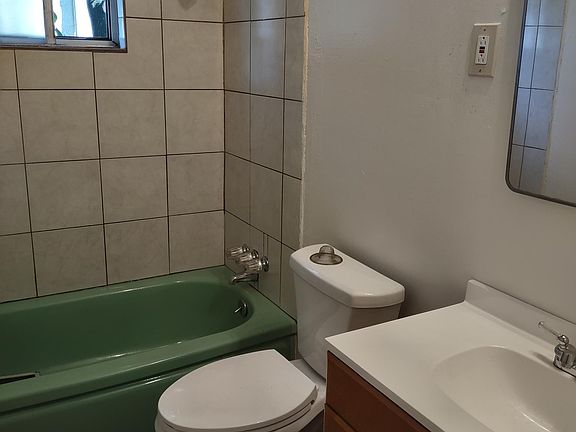 5th image of 927 S Adelbert Ave
