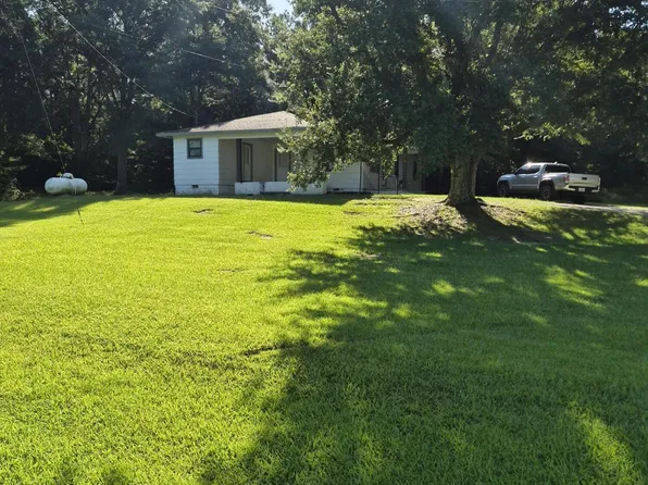 1395 Oliver Dr, Forest, MS 39074