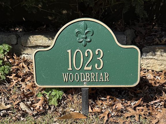 3rd image of 1023 Woodbriar Ln