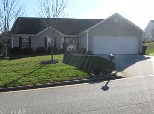 6511 Highland Oak Dr, Greensboro, NC 27410