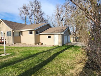 421 Oliver Ave, Center, ND, 58530