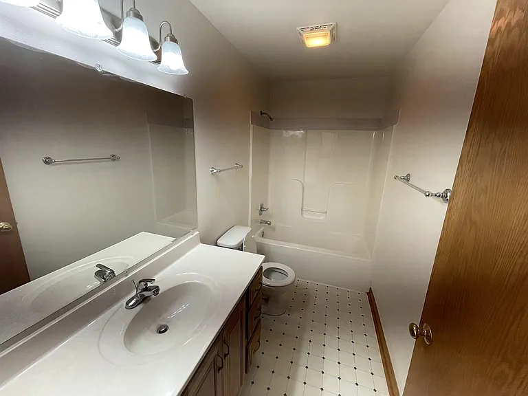 148 Sater St — Photo 5