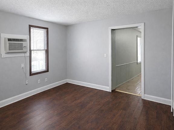 4th image of 1221 8th St SE #3