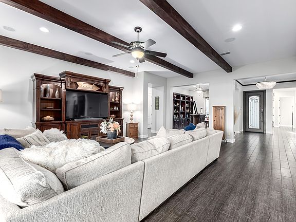 4th image of 4499 N Arbor Way