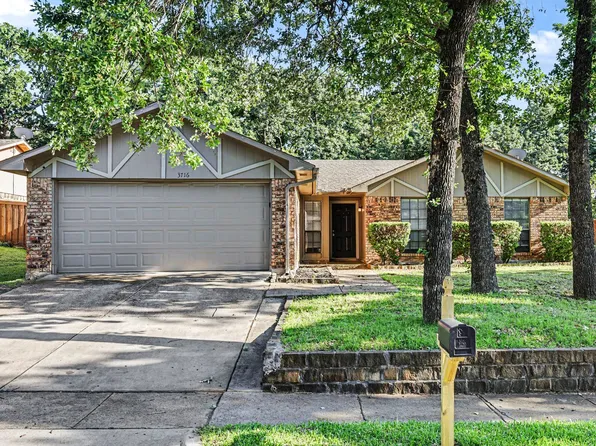 3716 Pinewood St, Bedford, TX 76021