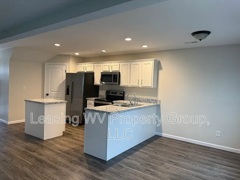3 bed, 2.5 bath, 1500 sqft, $1,600 — Photo 2