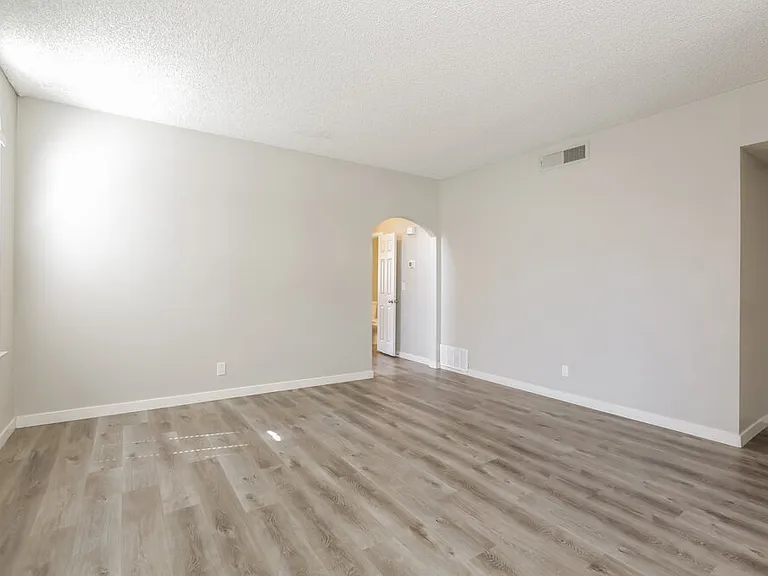 7217 Chesterton Dr — Photo 9