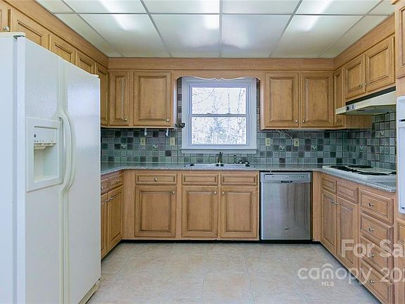 5th image of 5900 Farm Oak Dr
