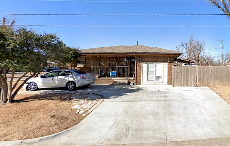 1st image of 2701 SW 52nd St