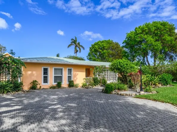 737 Mooring Line DR, NAPLES, FL 34102