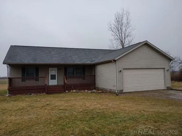 5688 Galbraith Line Rd, Croswell, MI 48422