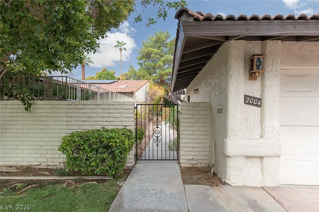 3 bed, 2.0 bath, 1698 sqft, $2,499 — Photo 4
