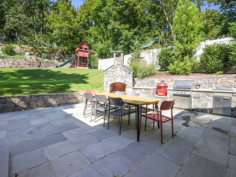 10 Loewen Ct — Photo 41