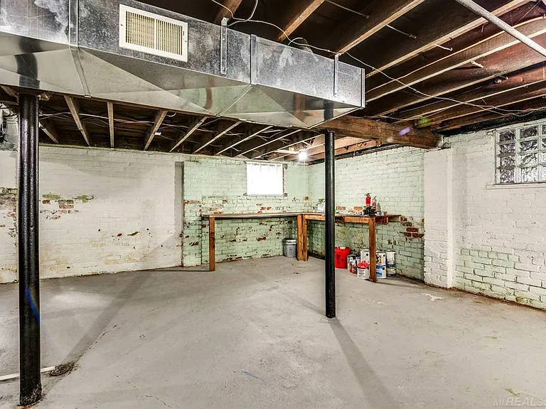 1348 Wayburn St — Photo 19