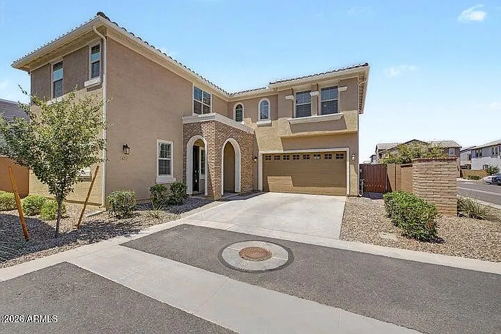 4 bed, 3.0 bath, 2602 sqft, $3,000 — Photo 2