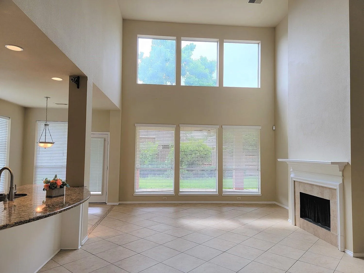 4 bed, 2.5 bath, 2713 sqft, $2,750 — Photo 4