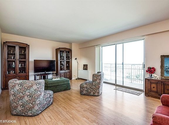 5th image of 7061 N Kedzie Ave Suite 1214