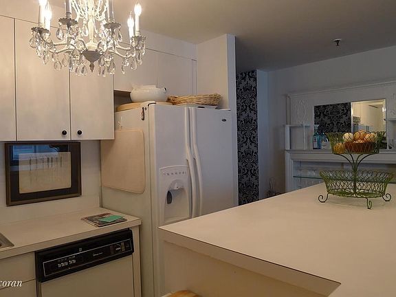 5th image of 140 W 23rd St APT 5D