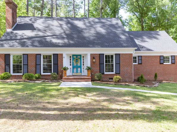 612 W Chisholm St, Sanford, NC 27330