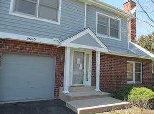 8003 Barrymore Dr, Darien, IL 60561