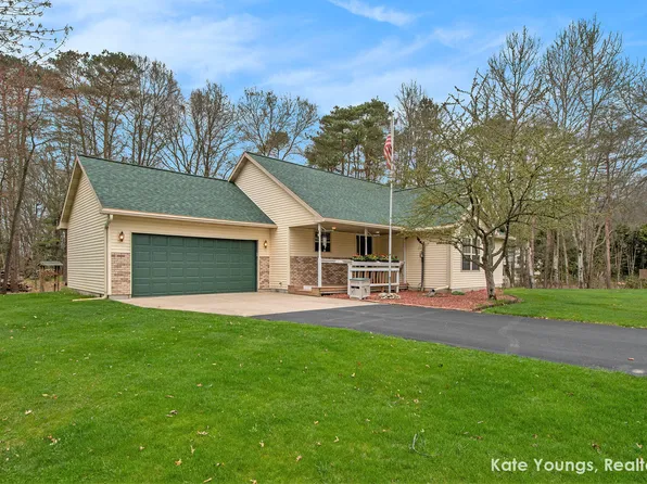 10930 Wildlife Dr, Greenville, MI 48838