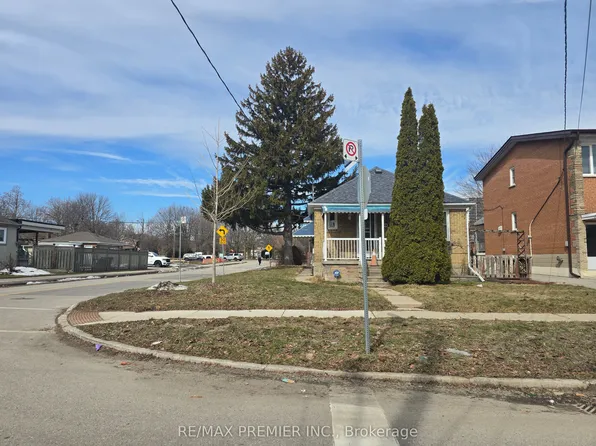 468 Glen Park Ave, Toronto, ON M6B 2E7