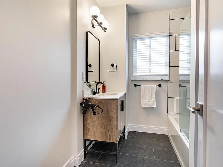 24300 Geneva Ave — Photo 17