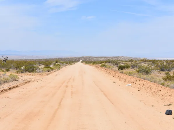 17800 E Avenue E8, Lancaster, CA 93535