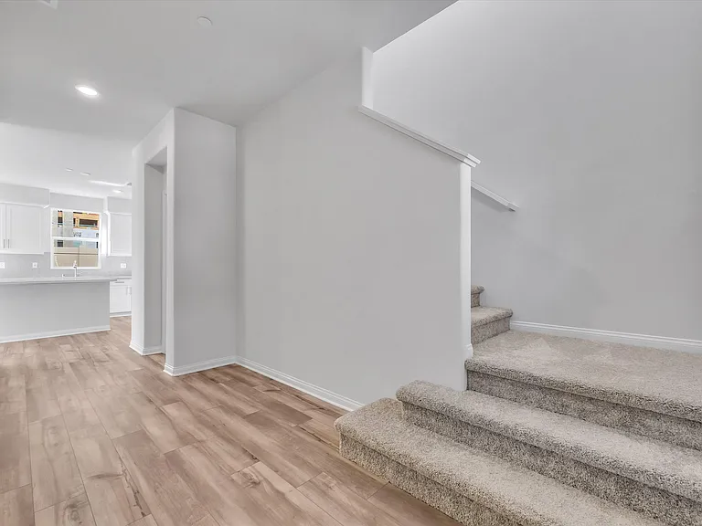 438 Meyer Pl — Photo 5