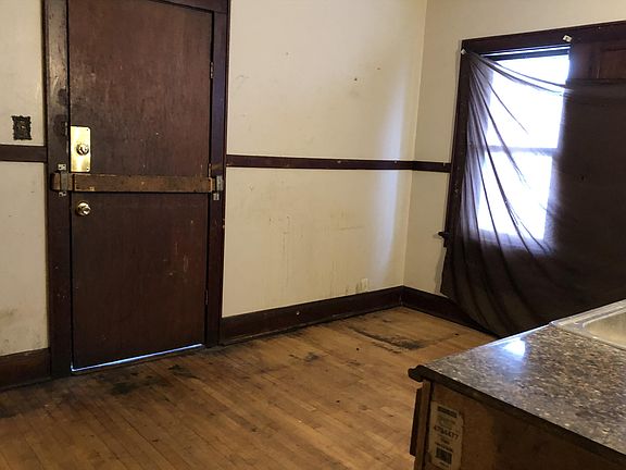 5th image of 2572 N 41st St #74