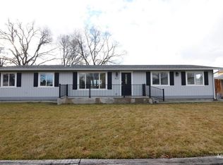 827 Arrowhead St, Nampa, ID 83686