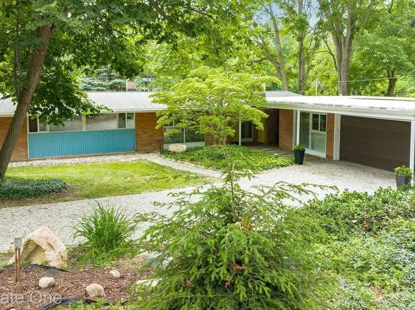 29845 Highmeadow Rd, Farmington Hills, MI 48334