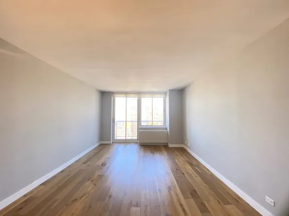 560 West 43rd Street image 3 of 21