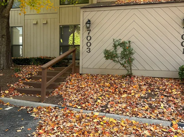 7003 Oak Ct, Roanoke, VA 24018