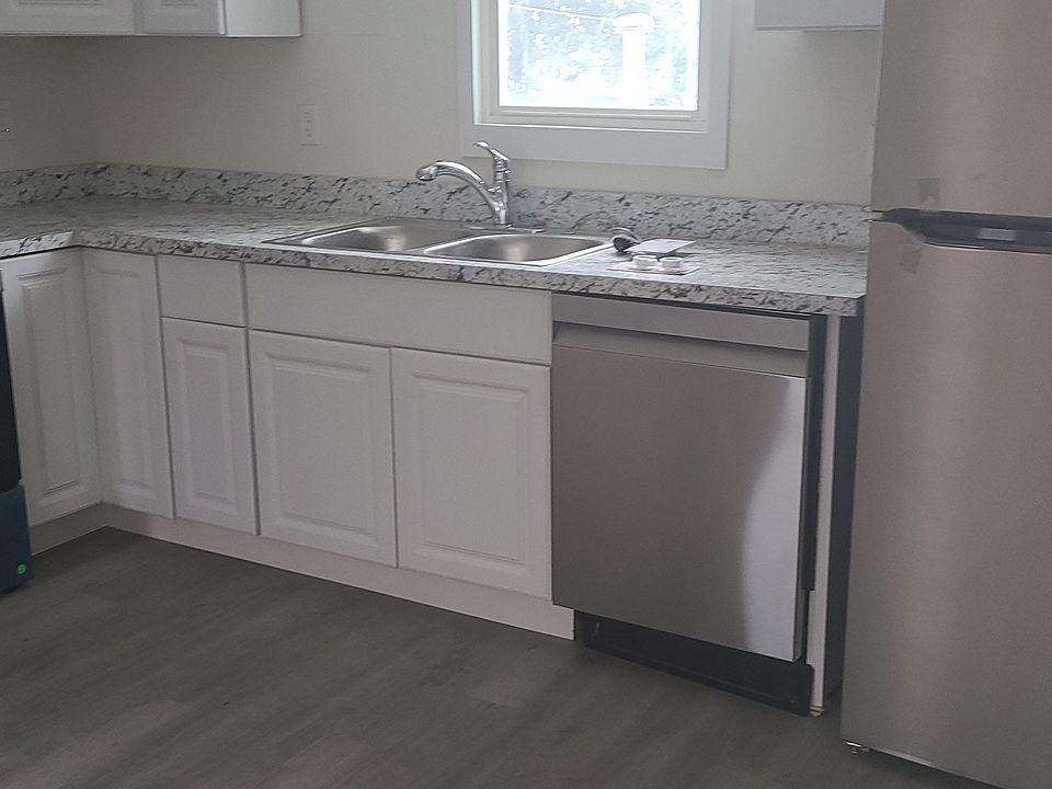 New applaince and newly renovation, washer and dryer in unit.
