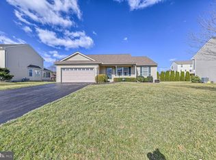 420 Pebble Beach Dr, Mount Wolf, PA 17347