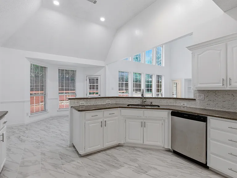 305 W Mill Valley Dr — Photo 12
