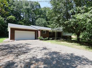 306 Lake Dr, Hurricane, WV 25526