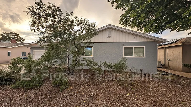 3 bed, 2.0 bath, 1246 sqft, $2,345 — Photo 2