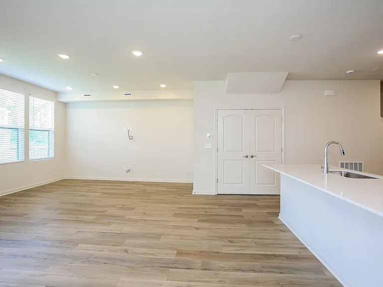 9738 Behner Dr — Photo 8
