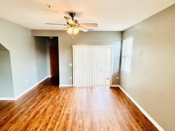 2215 Aurora Dr Unit 1, Hampshire, IL 60140