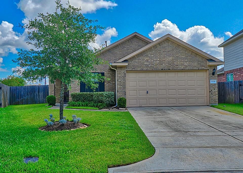 Welcome Home to 23338 E Pine Ivy Ln.