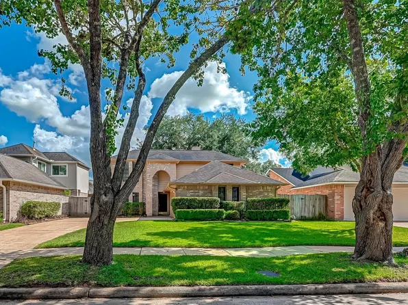 3510 Greenwood Dr, Sugar Land, TX 77478