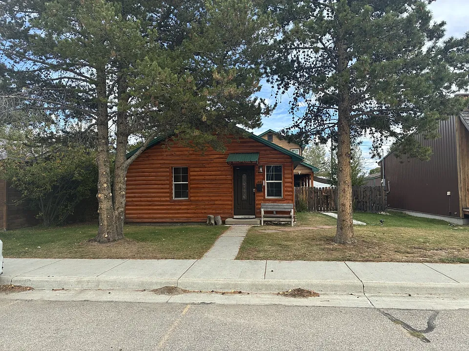 133 S Fremont Ave #A/B