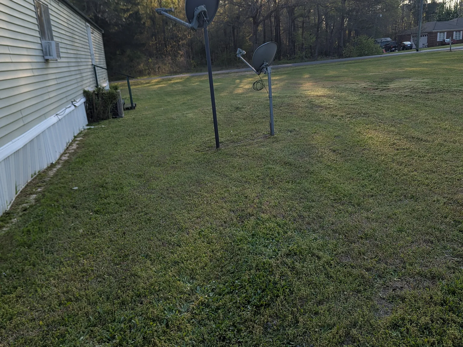 3 bed, 1.5 bath, 765 sqft, $850 — Photo 2