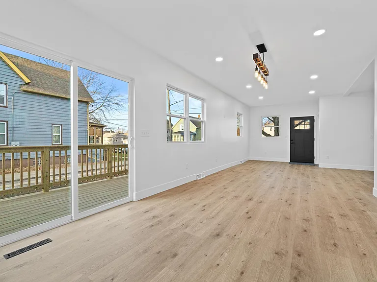 4401 8th Ave — Photo 7